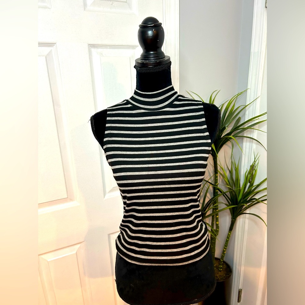 Women’s Sleeveless Mock Neck Top